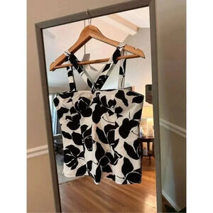 White House Black Market Size‎ Medium Top